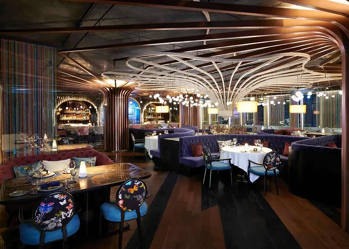 Fairmont Ambassador Hotel 5*