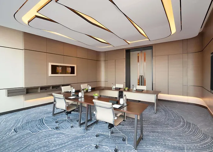 Fairmont Ambassador Hotel 5*