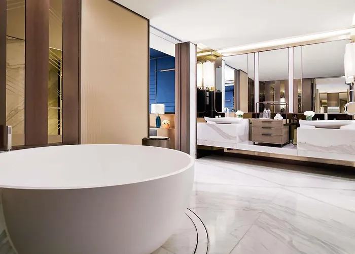 Fairmont Ambassador 5*