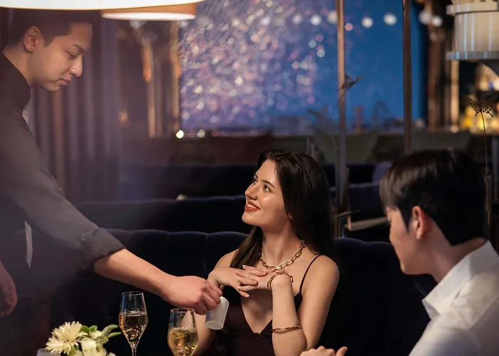 Fairmont Ambassador Hotel 5*